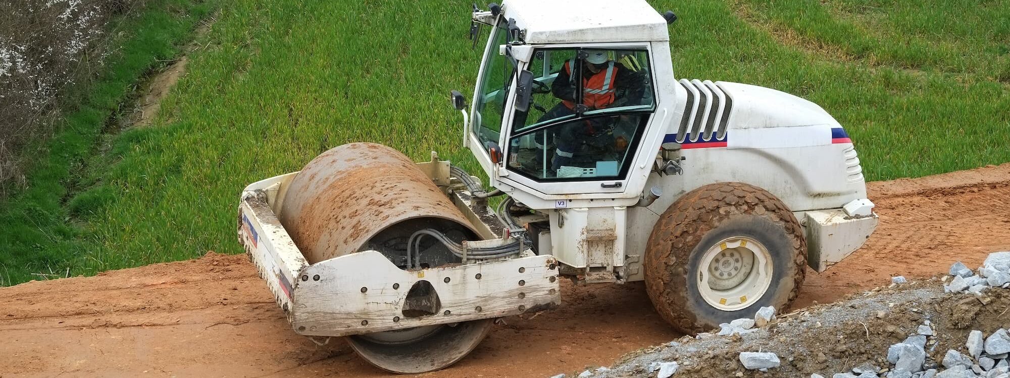 Comment le compactage des sols r&eacute;duit les co&ucirc;ts d&rsquo;entretien des routes ? Riedisheim