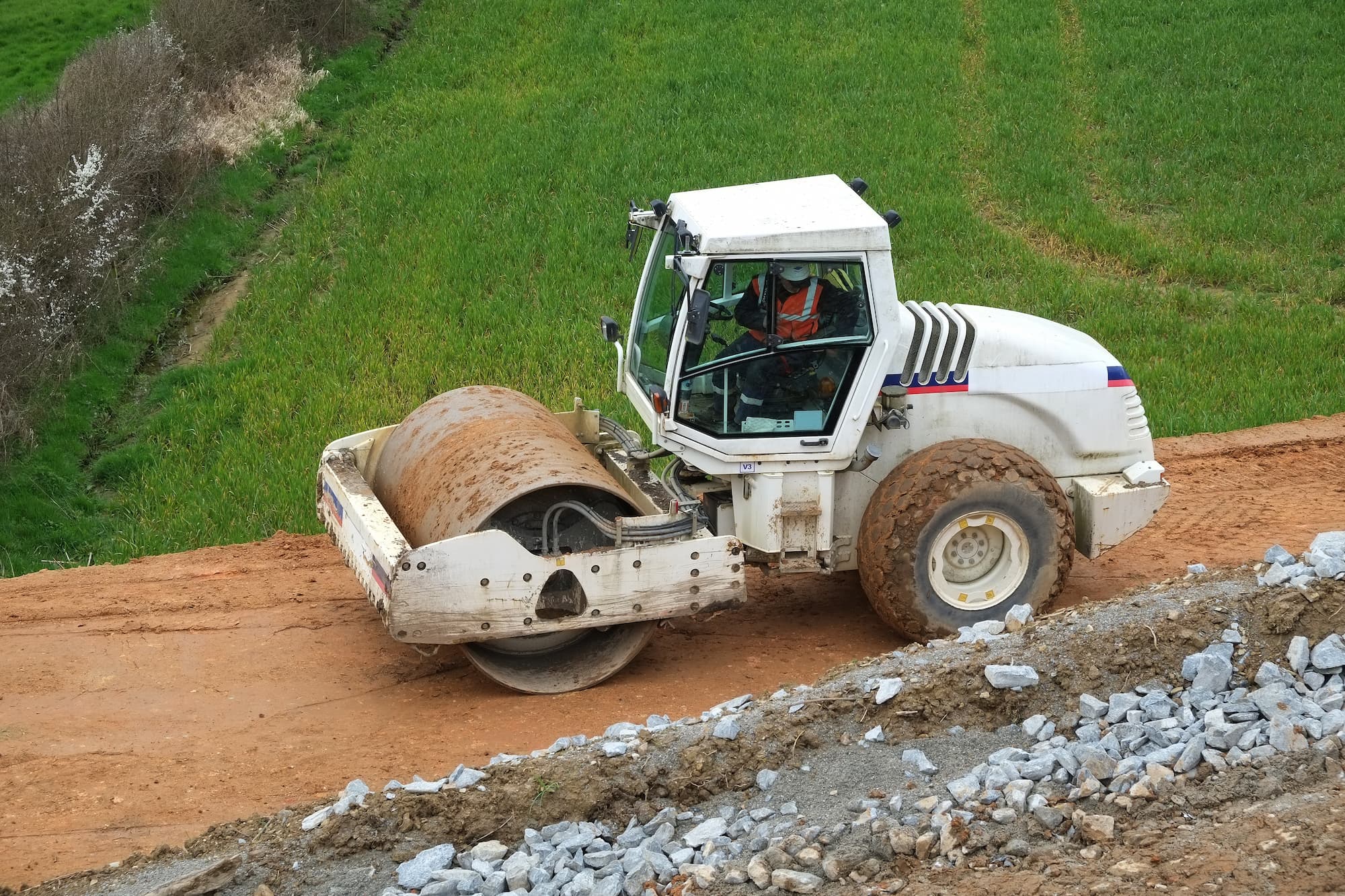 Comment le compactage des sols r&eacute;duit les co&ucirc;ts d&rsquo;entretien des routes ? Riedisheim